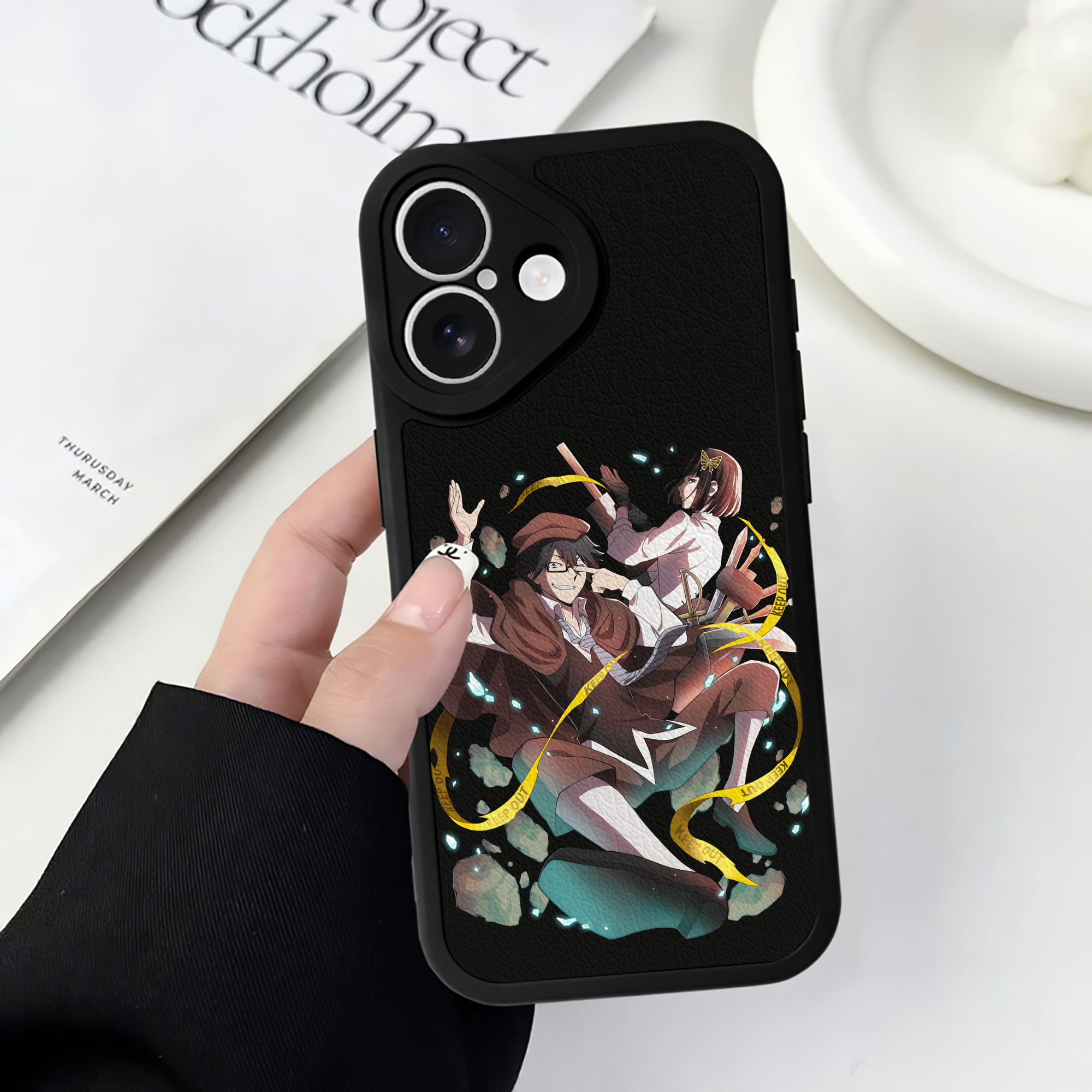 （画像用） 文豪ストレイドッグス Bungo Stray Dogs 【iPhone 16シリーズ対応】シリコンスマホケース（レザー調） 材質：シリコン
